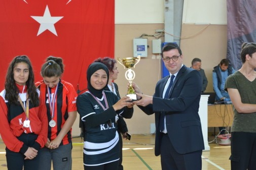 Başkanımız Sn. Dr. Duhan KALKAN 19 Mayıs Atatürk'ü Anma, Gençlik ve Spor Bayramı nedeniyle Kalecik kapalı spor salonunda düzenlenen programa ve kupa törenine katılım sağladı.