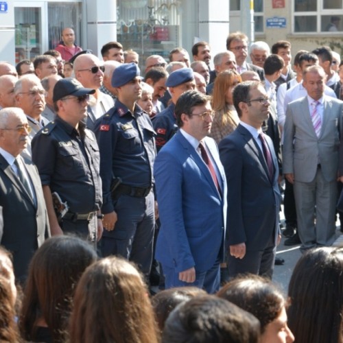 29 Ekim Cumhuriyet Bayramı'nın 96.yılı vesilesi ile Cumhuriyet Meydanı'nda gerçekleşen Çelenk Sunma Töreni