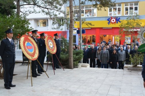 Gazi Mustafa Kemal Atatürk'ün vefatının 81.yılı sebebi ile gerçekleştirilen çelenk sunma töreni