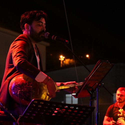 13. Uluslararası Kalecik Karası Üzüm Festivali'nde usta sanatçı Eren Özdemir en sevilen parçalarını seslendirdi.