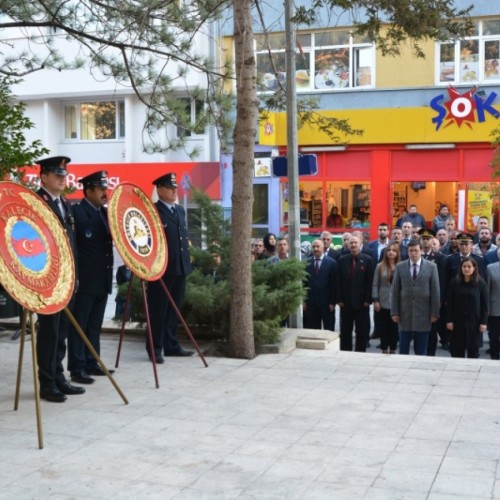 Gazi Mustafa Kemal Atatürk'ün vefatının 81.yılı sebebi ile gerçekleştirilen çelenk sunma töreni