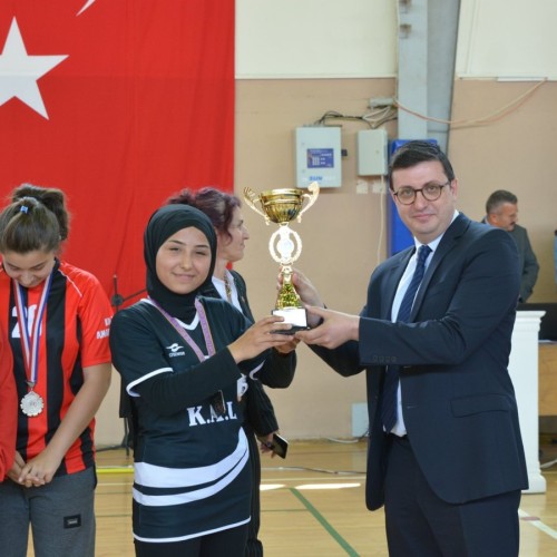 Başkanımız Sn. Dr. Duhan KALKAN 19 Mayıs Atatürk'ü Anma, Gençlik ve Spor Bayramı nedeniyle Kalecik kapalı spor salonunda düzenlenen programa ve kupa törenine katılım sağladı.