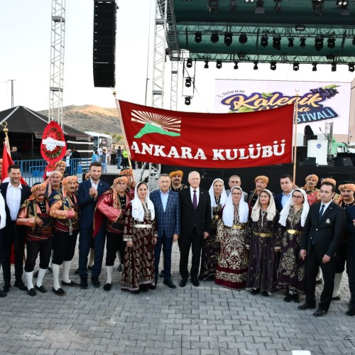 13. Uluslararası Kalecik Karası Üzüm Festivali’miz Mehteran konseri, Ankara Kulübü Derneği Seğmenleri Gösterisi ve açılış konuşmaları ile devam etti.