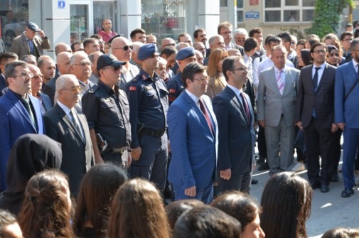 29 Ekim Cumhuriyet Bayramı'nın 96.yılı vesilesi ile Cumhuriyet Meydanı'nda gerçekleşen Çelenk Sunma Töreni